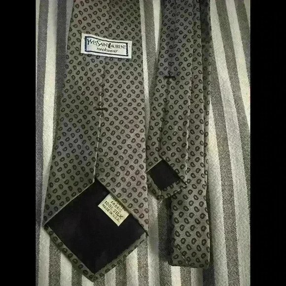 Vintage Yves Saint Laurent Necktie - Elegant Patterned Silk Tie - Picture 2 of 3